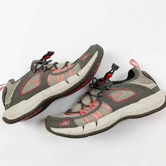 teva athletic shoes